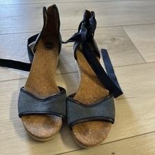 ugg Wedge Heels shoes size 8 read description 