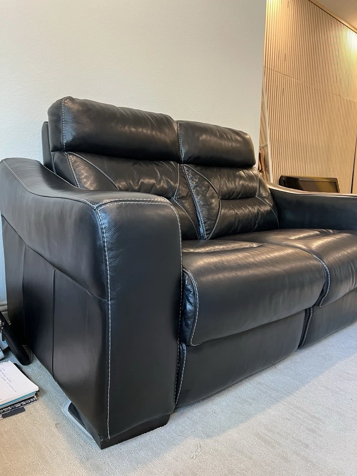 Sofá reclinável de couro marrom - Imagem 2 de 4