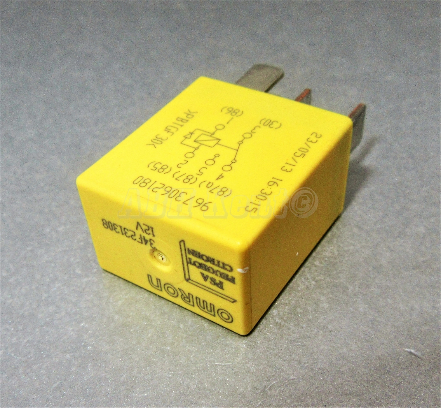 555-Peugeot & Citroen (09-17) 5-Pin Yellow Relay 9673062180 Omron  