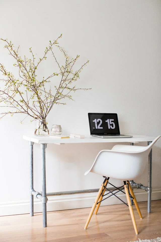 Reclaimed Scaffold Board White Wash Desk With Steel Legs - Image 2 of 4