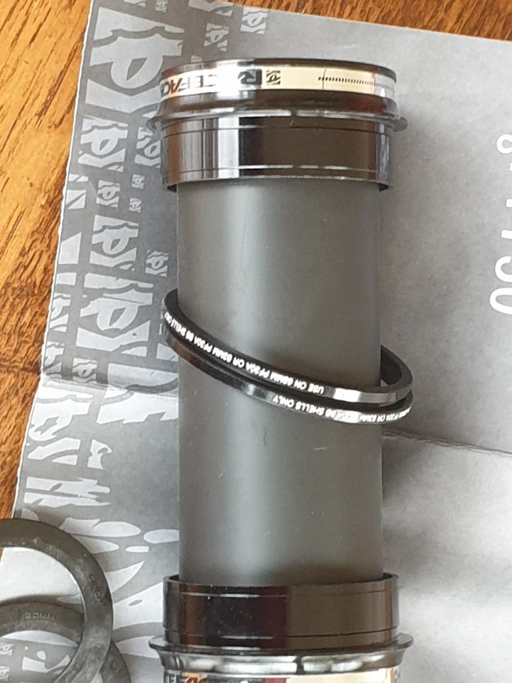 RaceFace Cinch PF30 Bottom Bracket 100mm x 30mm x 46mm Race Face Press Fit (NEW) - Image 4 of 4