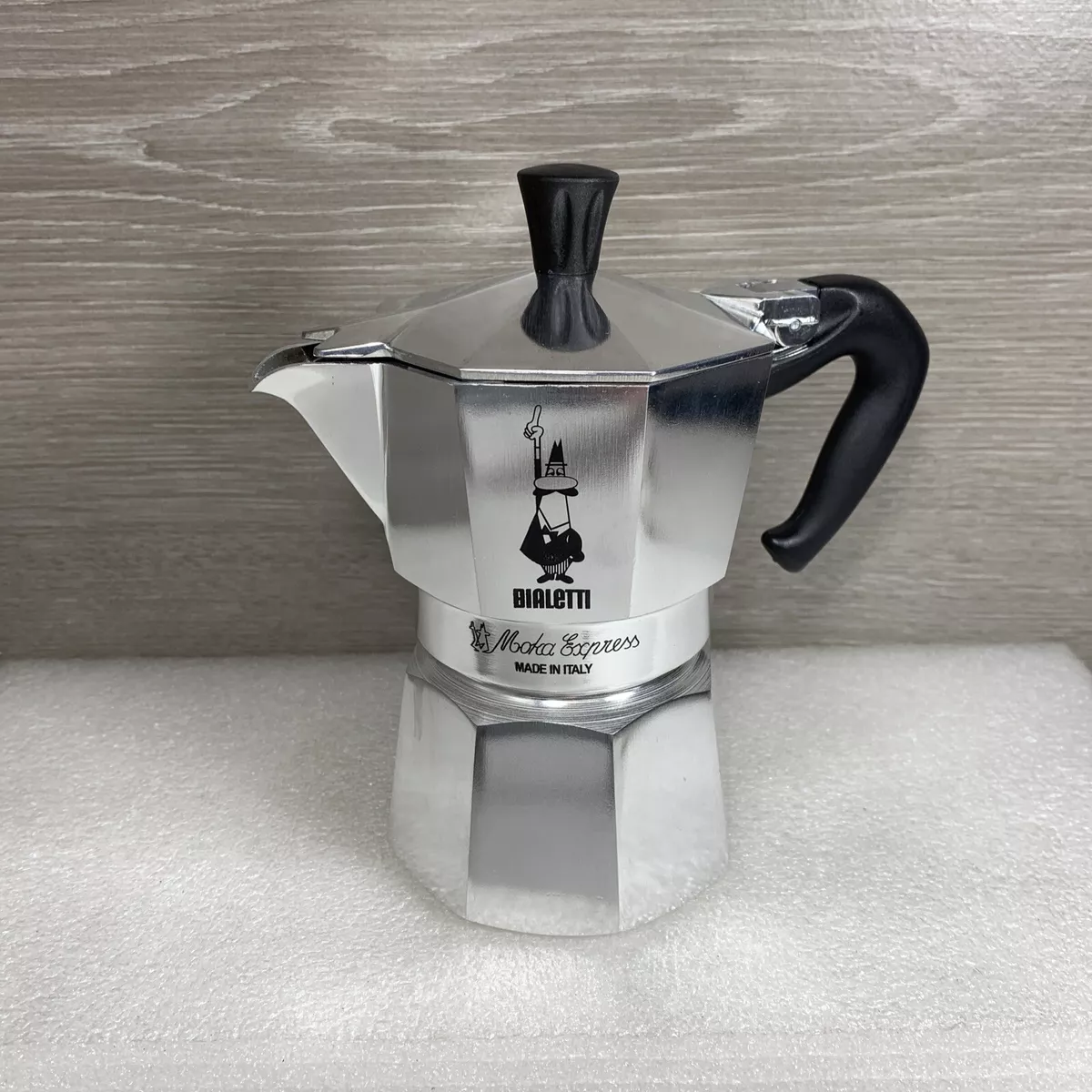 Bialetti Moka Express - Stovetop Espresso Maker - 3 Cup