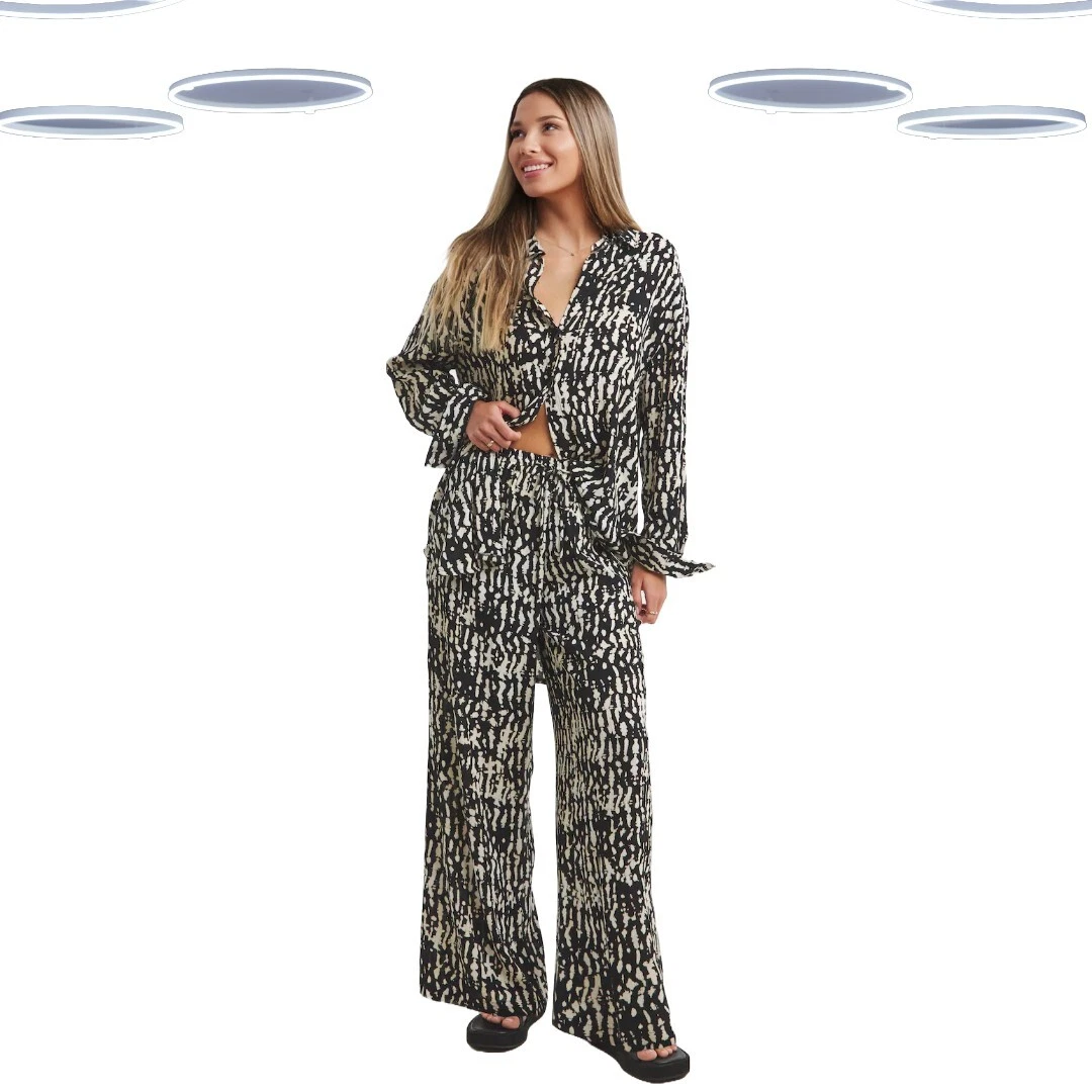 Ex Simply Be Women's Plus Size Mono Print Crinkle Wide Leg Trousers in Black