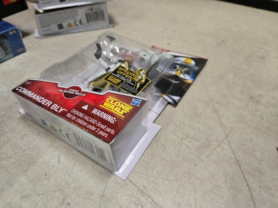 2009 Hasbro Star Wars Clone Wars Clone Commander Bly CW39 3.75" Action Figure - Image 4 of 4