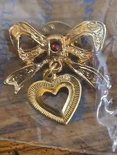 Harriet Carter 24K GEP Genuine Garnet Bow Heart Dangle Lapel Pin Brooch VTG Read