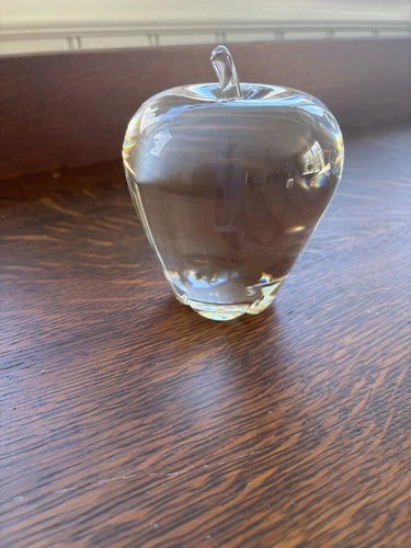 FINE VINTAGE SIGNED STEUBEN CLEAR GLASS APPLE
