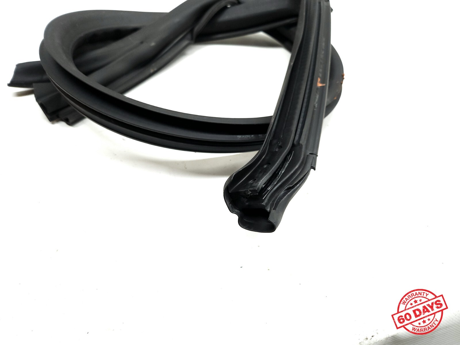 ⭐ 08-19 Maserati Gran Turismo Front Upper Right Door Rubber Seal Gasket Oem