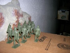 MARX 1954 TOY SOLDIERS 60MM SET THE MARCHERS W/STAFF SERGEANT VINTAGE ORIGINALS