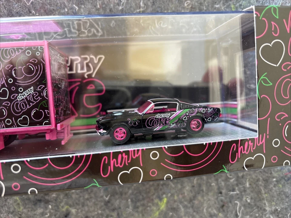 M2 MACHINES CHASE 1966 FORD C950 BOX TRUCK & 1965 FORD MUSTANG 2+2 AUTO HAULERS - Image 2 of 3