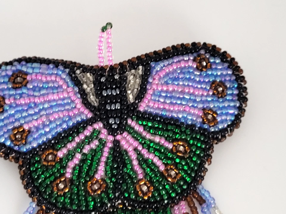 Cordón de mariposa de cuentas de semillas hecho a mano 3,5" de ancho x 2" L Foto 3 de 4