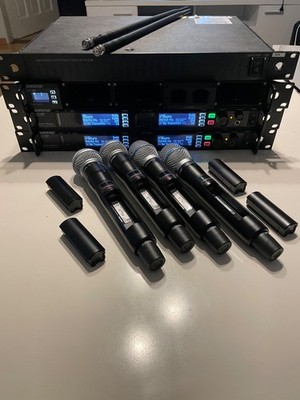 Shure Axient 2 x AXT400 4 x AXT200 SM58 Beta87 1 x AXT900 Charger 1 x UA845 P8