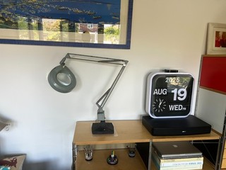 1001 Vintage magnifying lamp