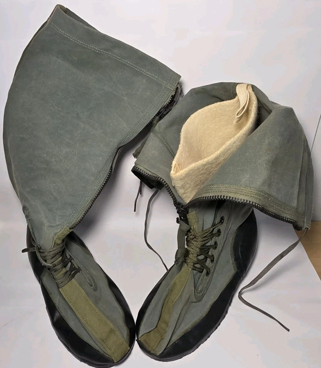 1975 MUKLUK Extreme Cold Weather Boots w/ Wool Liners Sz Small