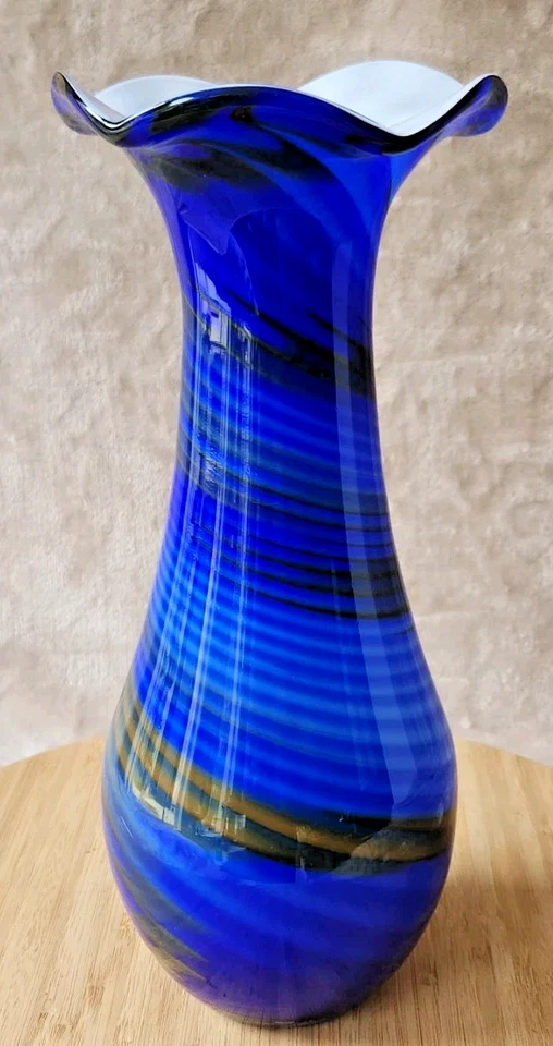 Antik Vase aus Glas Mundgeblasen Blau Mit Halskrause Innen Weiß Vintage Deko