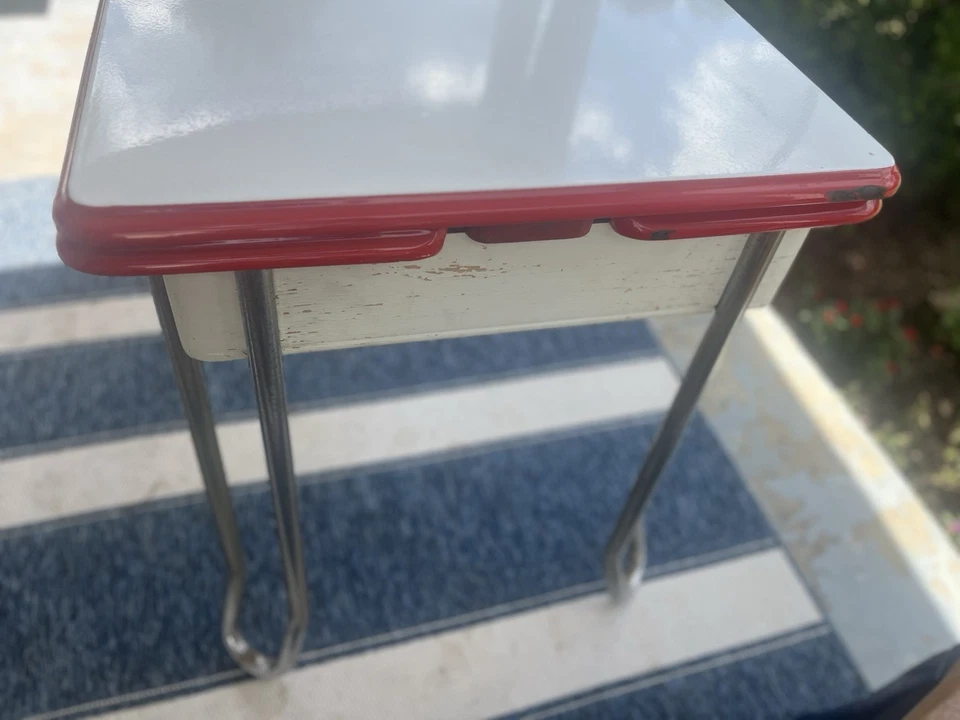 Antique 30s/40s Red And White Enamel With Hair Pin Legs And Extendable Leaves - Image 2 of 4