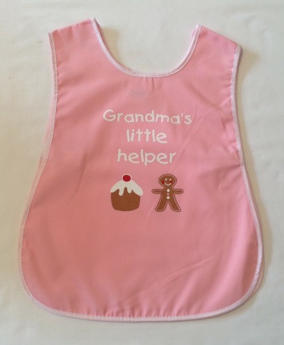 NEW BOYS GIRLS AGE 1-5 YEARS POLY/COTTON 'GRANDMA'S LITTLE HELPER' APRON TABARD - Picture 7 of 12