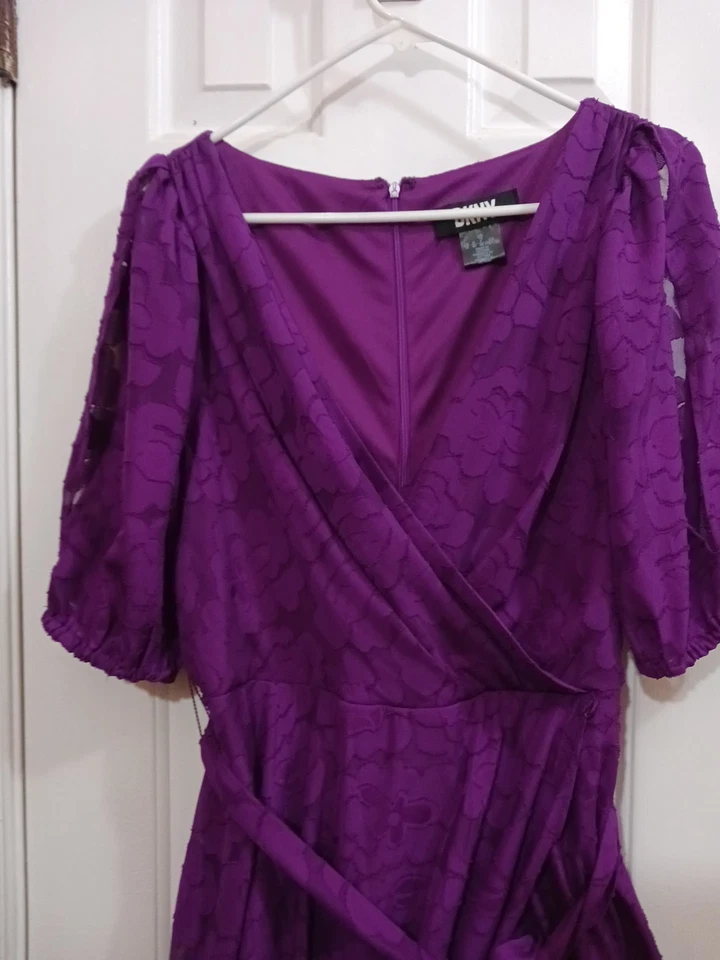 DkNY. Maxi Solero Mujer Morado Floral Grande, Manga Corta. US 14,100 % poliéster Foto 2 de 4