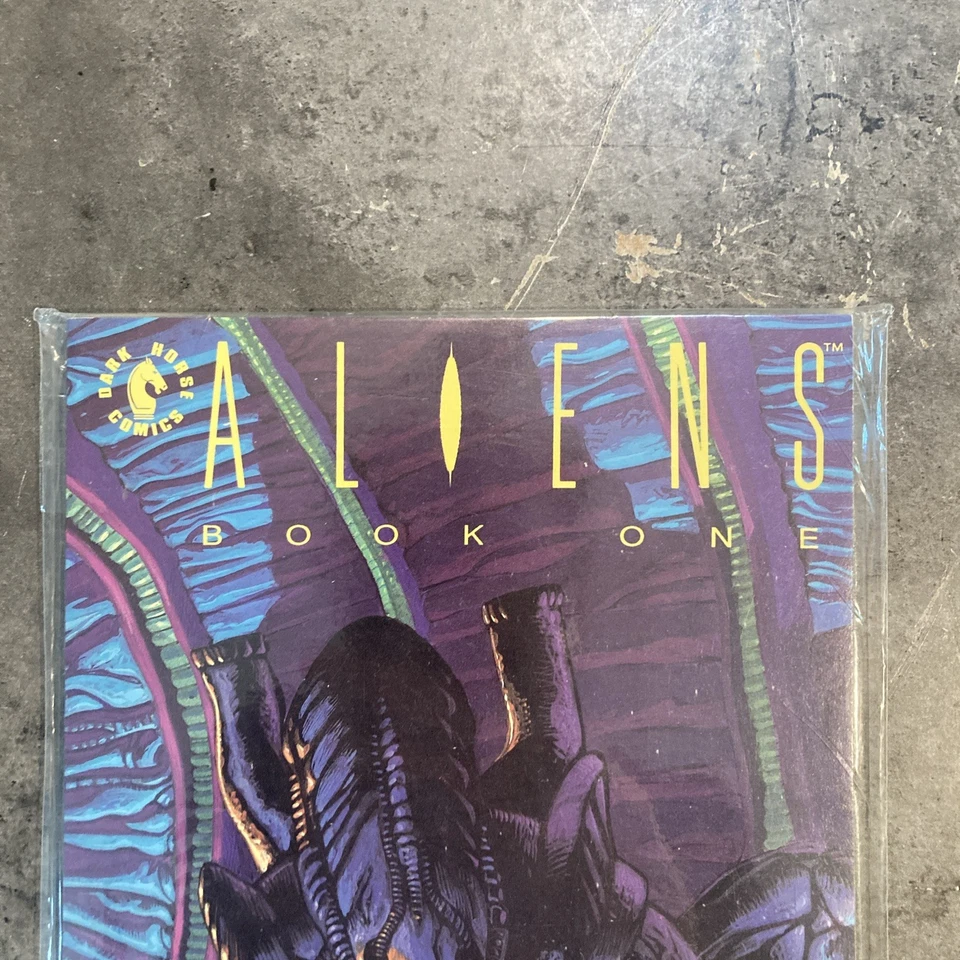 Quadrinhos Dark Horse Aliens Book One TPB 1ª impressão 1990 - Boa forma muito bom estado/quase perfeito - Imagem 2 de 4