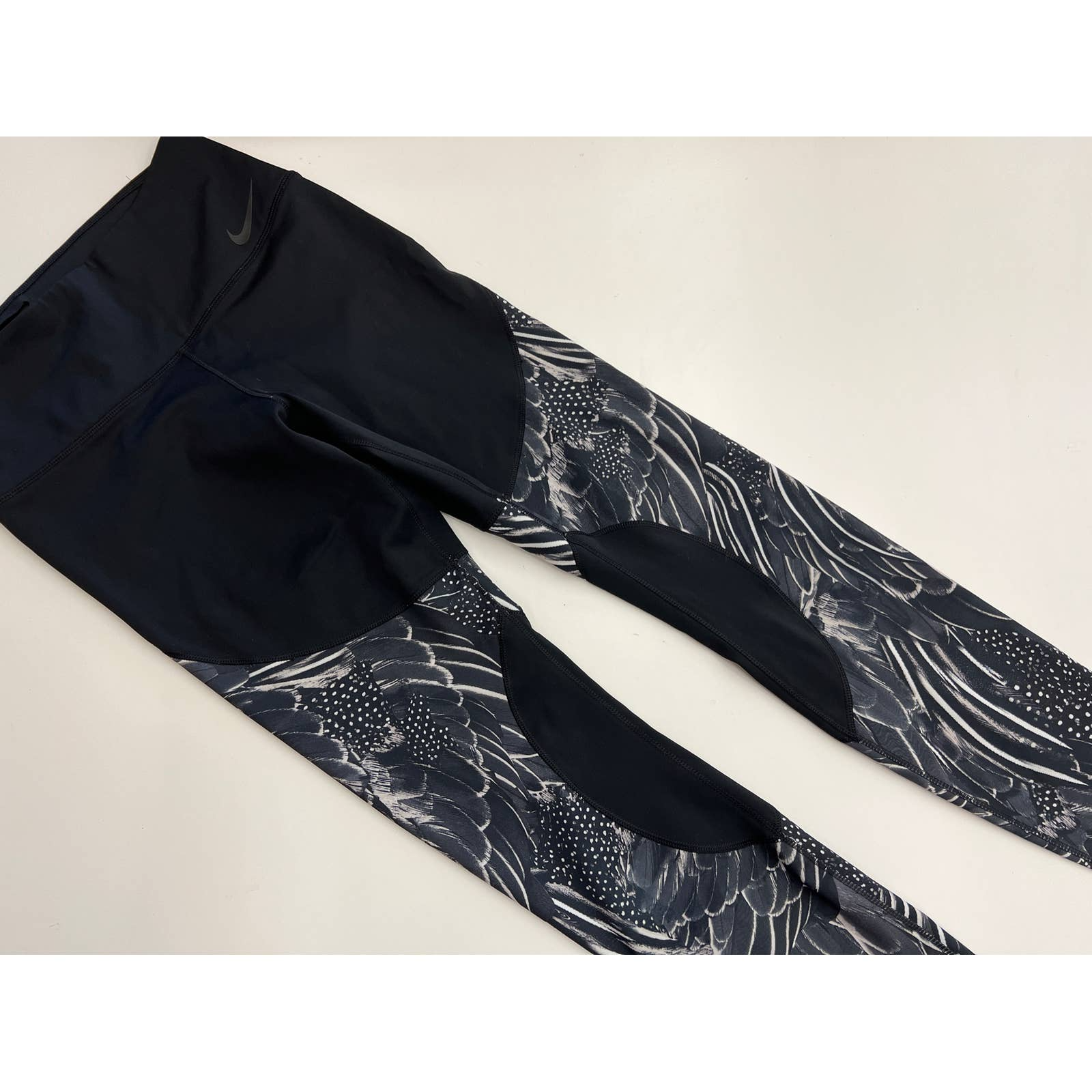 Nike Women\u0026#039;s Power Hyper Tight Fit Flutter Print Tights Sz Small | eBay