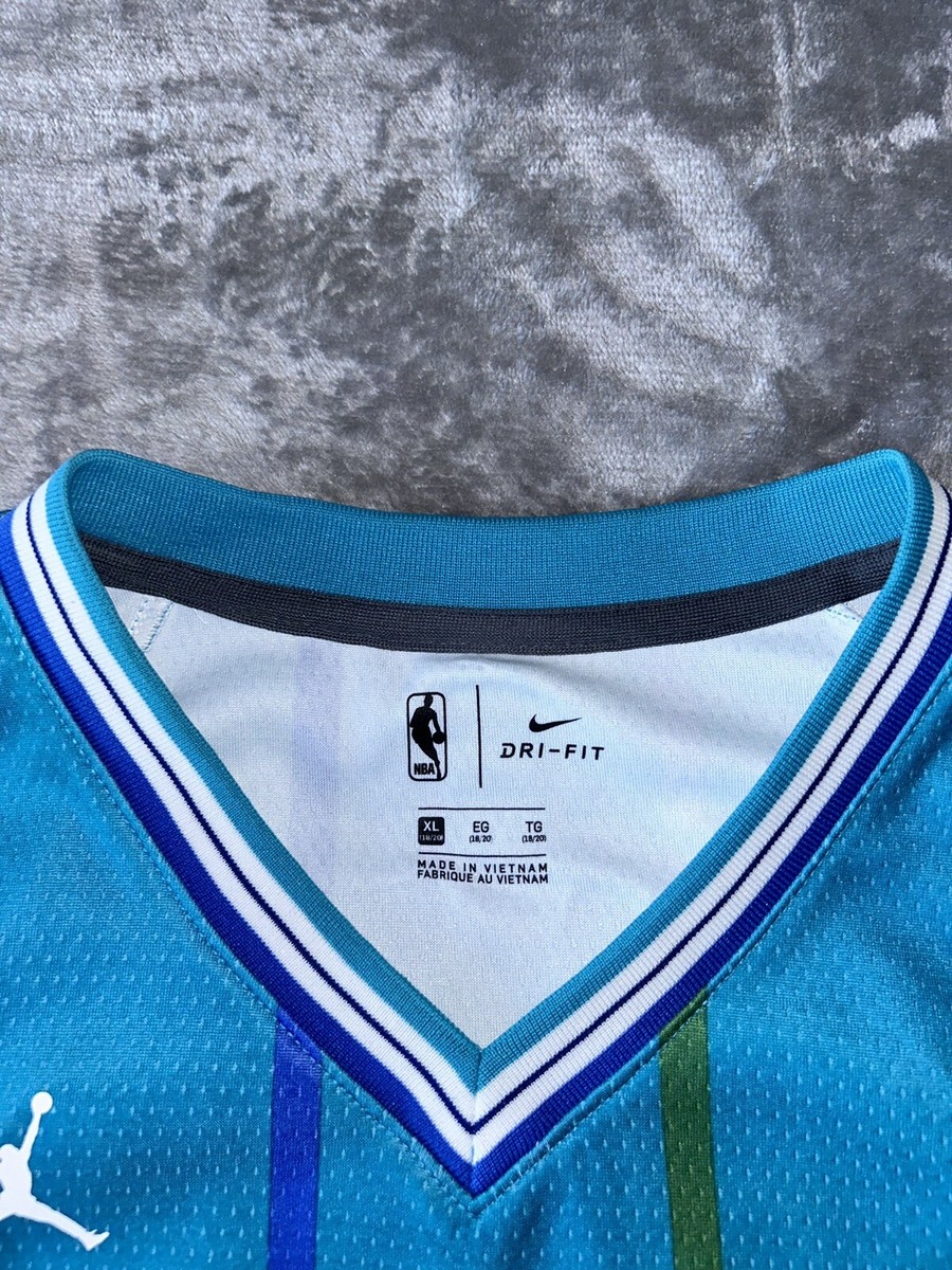 Kemba Walker ホーネッツ　ジャージ Kemba Walker Signed Autograph Charlotte Hornets Jersey NBA