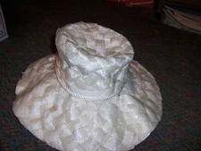 VINTAGE STRAWBRIDGE & CLOTHIER Brimmed Off-White Woven Dress Hat 