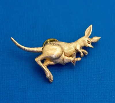Vintage Gold Tone Kangaroo Rhinestone Animal Brooch by Avon - D39