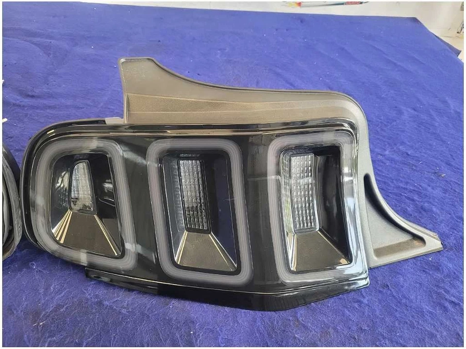 Lente de freno luz trasera conductor pasajero Ford Mustang 2013-2014 mercado de accesorios 2726 Foto 3 de 4