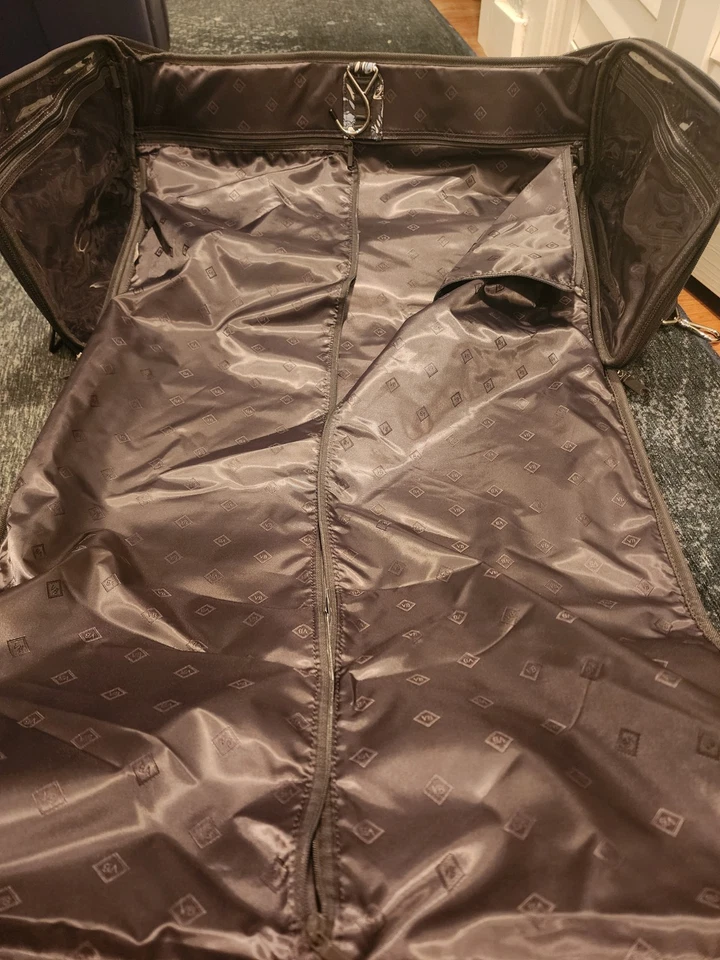 Vera Bradley Iconic Convertible Garment Bag Lavender Bouquet 22w x 12h x 9d LN - Image 4 of 4