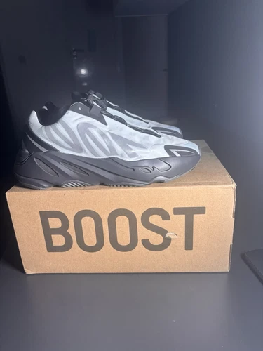 Adidas Yeezy Boost 700 MNVN scarpe da ginnastica uomo nuove senza scatola taglia UK 10 (codice 33M)