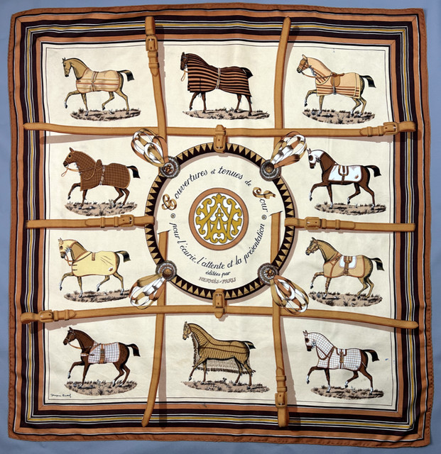 Magnifique foulard  vintage Hermès " Couvertures et tenues de jour "