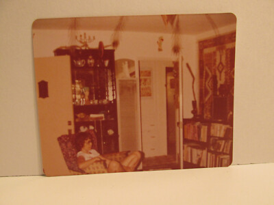 VINTAGE FOUND PHOTOGRAPH COLOR ART OLD PHOTO 1970S HIPPY HIPPIE WOMAN LIVING ROO