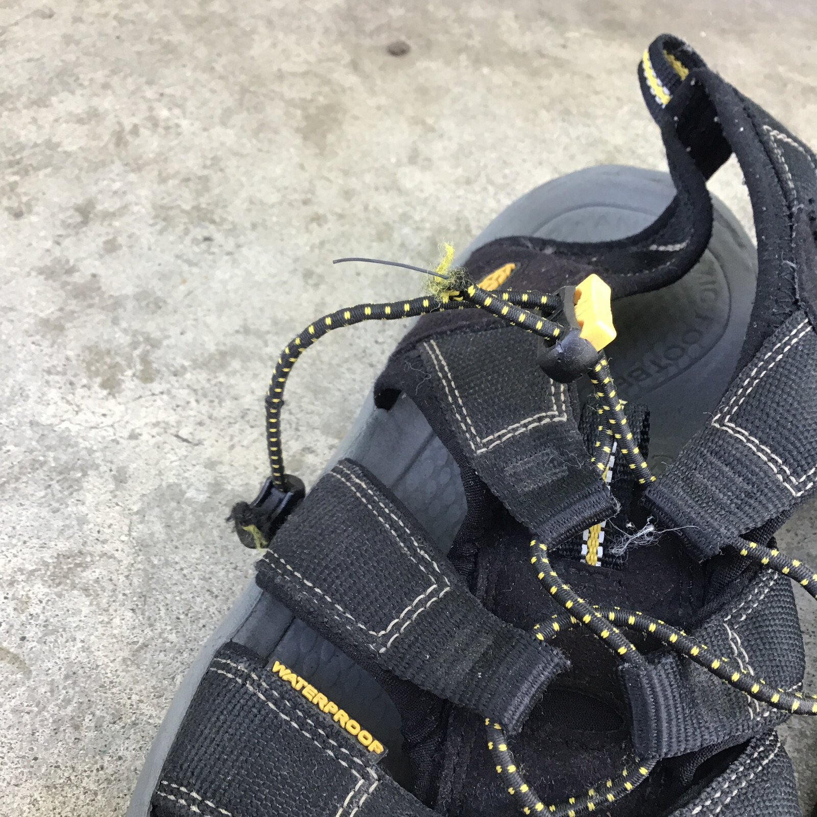 Sandali sportivi Keen Newport H2 impermeabili da trekking grigio nero da uomo taglia 12