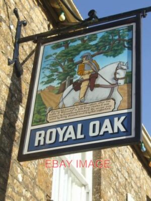 FOTO KNEIPENSCHILD IN ROYAL OAK AUF DER ROUTE DES MONARCHENWEGES AUF DER SPURUNG DER FLUCHT