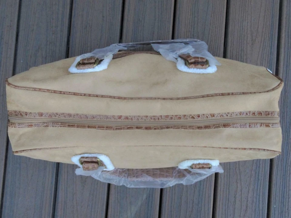 Bath & Body Works - Bolso de Lona Viajero Marrón Imitación Gamuza Piel Cocodrilo Equipaje de Mano  Foto 2 de 4