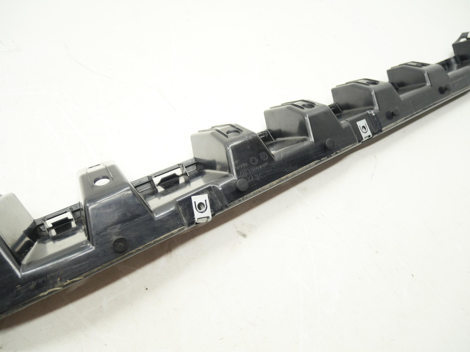 Used Passenger Rocker Molding Support Bracket 2016-2021 McLaren 570S 13A6743 OEM