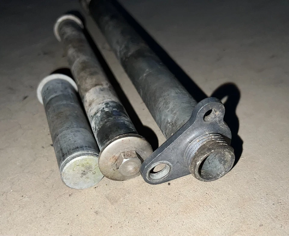 Yamaha 150 HP 2 tiempos abrazadera soporte pasadores de ajuste PN 64E-43131-01-00 ajuste 1996-2008+ Foto 3 de 3