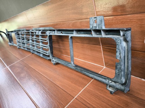 DATSUN 720 NISSAN 720 PICK UP FRONT RADIATOR GRILLE MASK WITH EMBLEM OEM 1983-86 - Picture 12 of 13