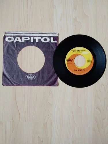 THE BEATLES 45 RPM TWIST AND SHOUT / THERE'S A PLACE 72146 CANADIAN PRESSING