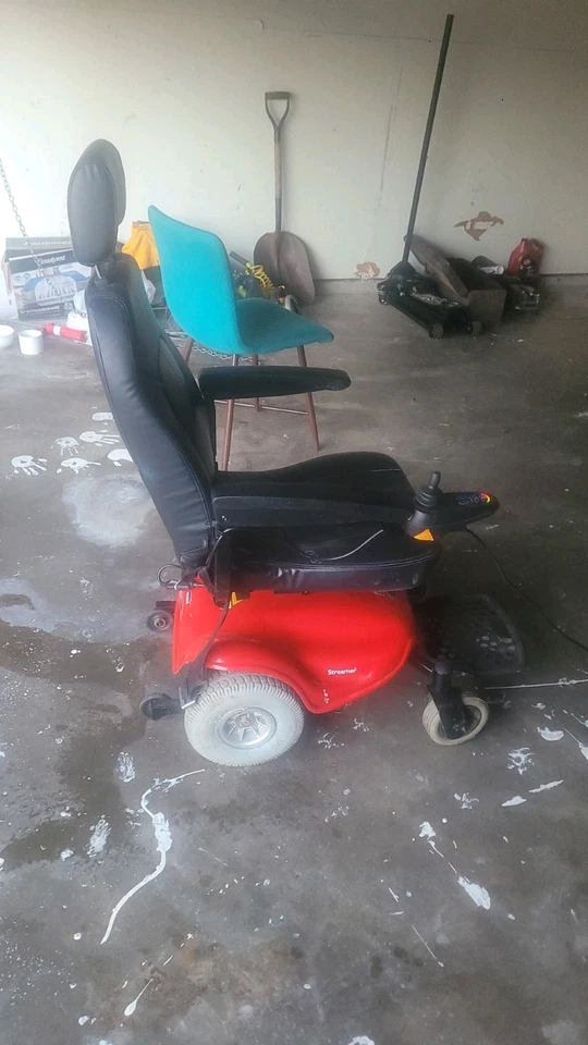 Silla de ruedas eléctrica Shoprider Streamer deportiva tamaño mediano capacidad 300 lb baterías nuevas Foto 3 de 3