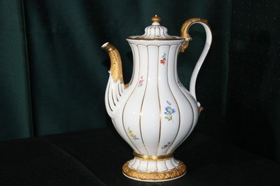 Meissen Porzellan Prunkkanne X Form