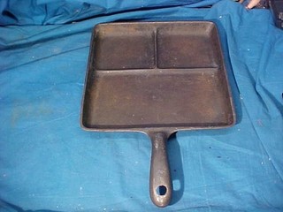 Vintage WAGNER WARE 1101 V Cast Iron BACON EGGS Breakfast SKILLET
