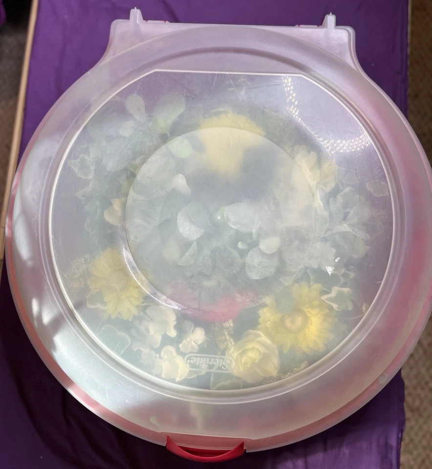 Sterilite Plastic 24” Wreath Storage Box Container w/Handle & 2 Wreaths - Image 3 of 4