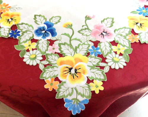 NAPPE SURNAPPE CENTRE DE BRODE SUR POLYESTER ECRU CLAIR 85CM LES PENSEES*** - Picture 2 of 4