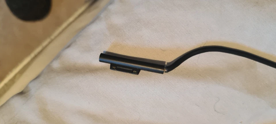 Microsoft Surface Book 13.5" Touchscreen Laptop i7 6600U 8GB Ram 256GB SSD Win10 - Image 3 of 4