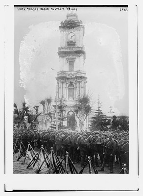 Photo:Turk. troops before Sultan's Palace