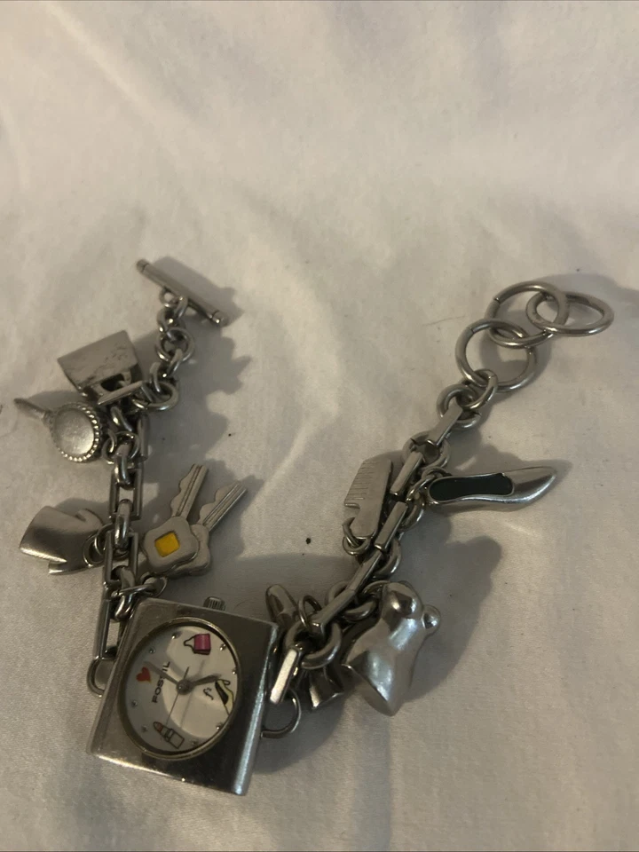 Vintage Fossil Charm Bracelet Watch Silver Tone Hearts Needs New Battery - Image 2 of 2