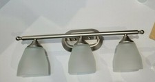 3 Light Bath Vanity Light 22 In. W X 9 in. H x 6 in. D Satin Nickel NEW 22B