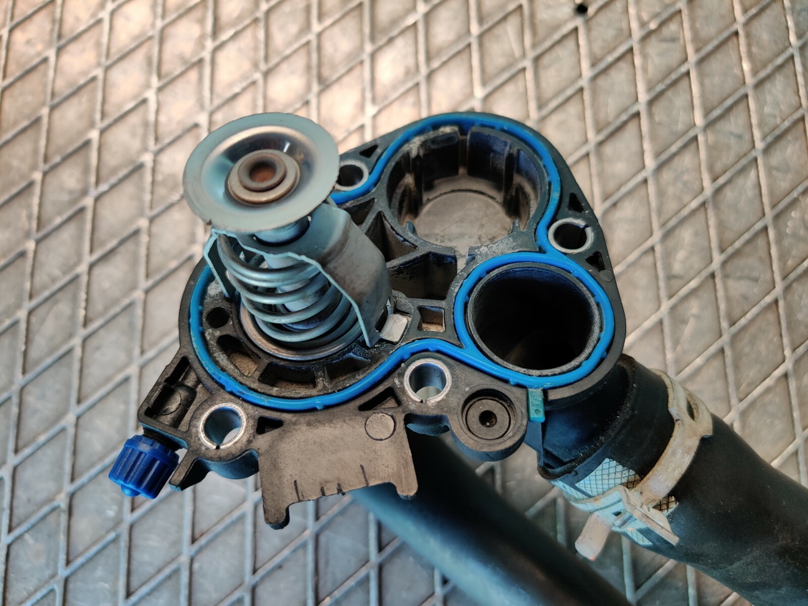 2017 PEUGEOT 208 1.2 PETROL THERMOSTAT HOUSING WITH COOLANT PIPES