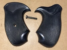 Pachmayr Compac Colt "D" Frame Grips w/ Screw Cobra 