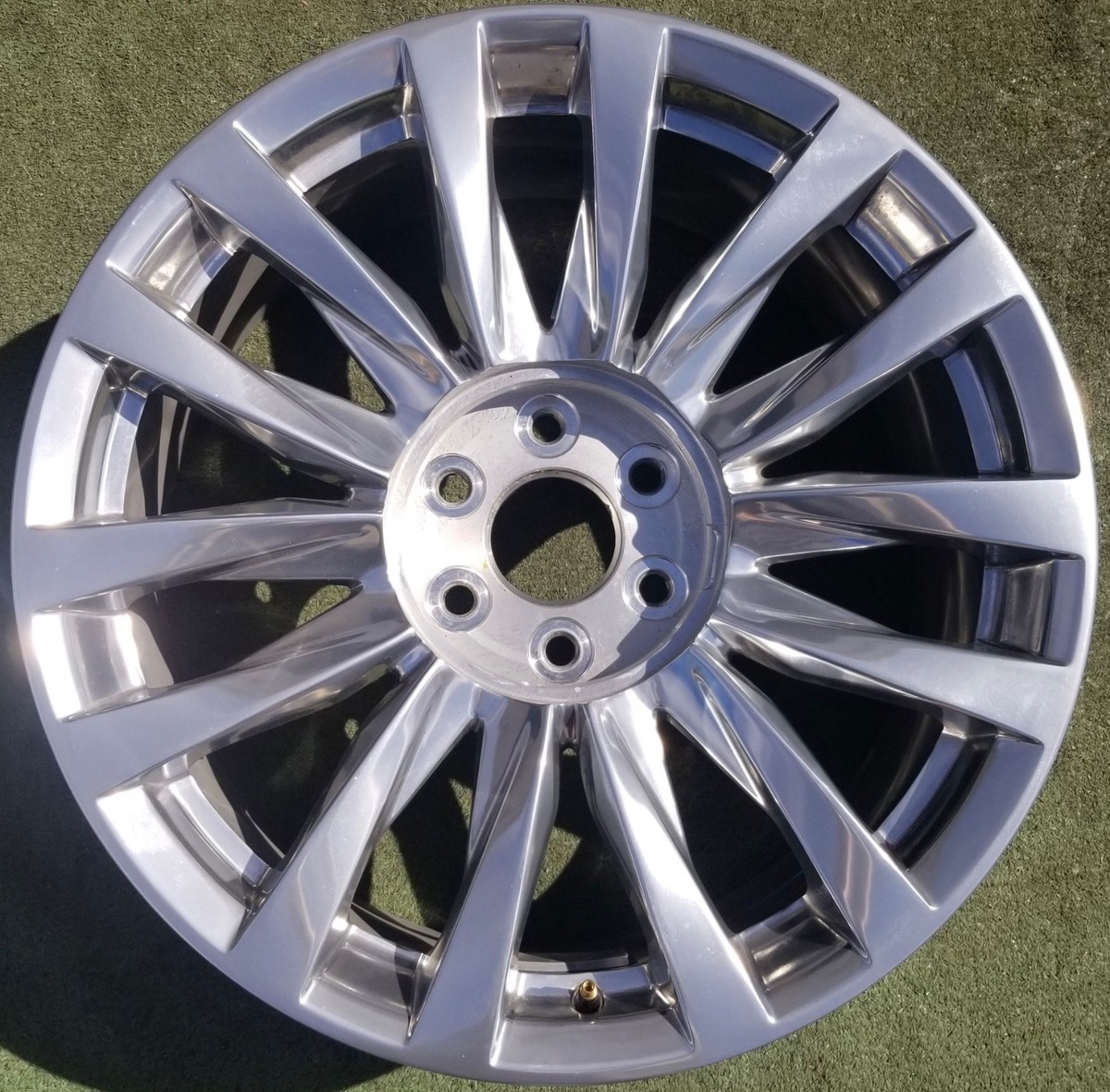 New Takeoff Factory Cadillac Escalade 22 in Wheel OEM GM Polished